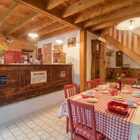 Sauvessanges, 4 Pieces, 6 Personnes - Fr-1-630-109 *
